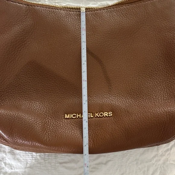 Michael Kors Carmel/ Tan Leather Shoulder Bag with Gold Chain - Picture 10 of 10